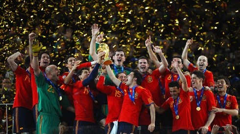 España, campeón del mundo en 2010, no pudo pasar la primera ronda en Brasil 2014