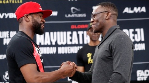 Floyd Mayweather Jr. (L) and Deji Olatunji (R) shake hands