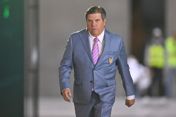 Pachuca, Hidalgo, 16 de octubre de 2022. Miguel Herrera durante el partido de vuelta de los Cuartos de Final del torneo Apertura 2022 de la Liga BBVA MX, entre los Tuzos del Pachuca y los Tigres de la UANL, celebrado en el estadio Hidalgo. Foto: Imago7/ Etzel Espinosa