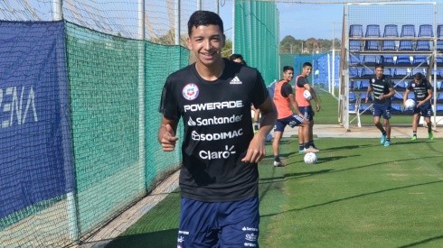 Tomás Avilés se ganó la confianza de Fernando Gago y hará la pretemporada con Racing Club de Avellaneda, tras su paso por La Roja