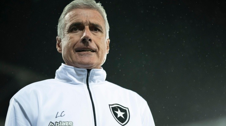 Foto: Jorge Rodrigues/AGIF - O treinador português afirmou que o Botafogo “sentiu a pressão” contra o Athletico/PR