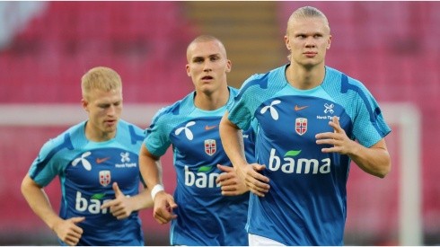 Erling Haaland of Norway warms up with teammates