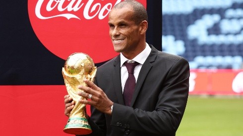 Rivaldo, uno de los pocos privilegiados que saben lo que es levantar la Copa del Mundo.