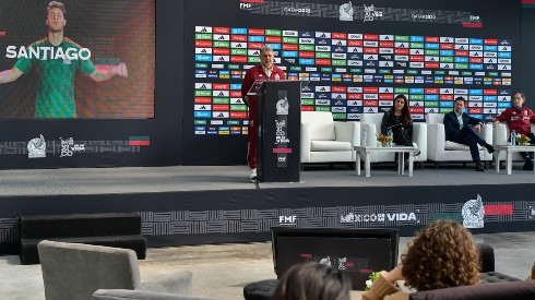 Joel Sánchez criticó la decisión de Martino de marginar a Santiago Giménez de Qatar 2022