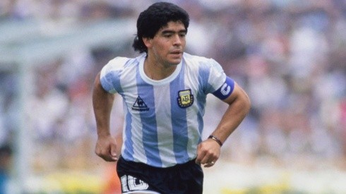 Diego Maradona disputando con la Selección Argentina el Mundial 1986.