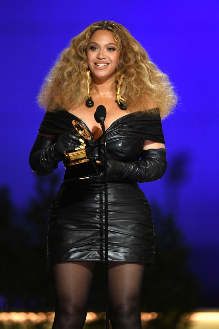 Beyoncé en la entrega de los Premios Grammy 2021 (Getty).