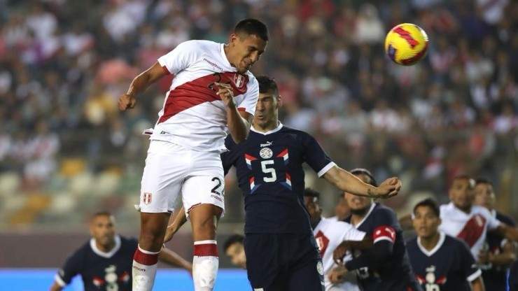 Valera anotando el único gol del amistoso.