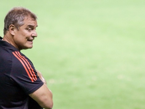 Aguirre define possibilidade de treinar gigante brasileiro em 2023