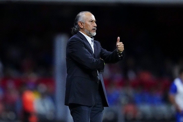 Potro Gutiérrez sigue en Cruz Azul