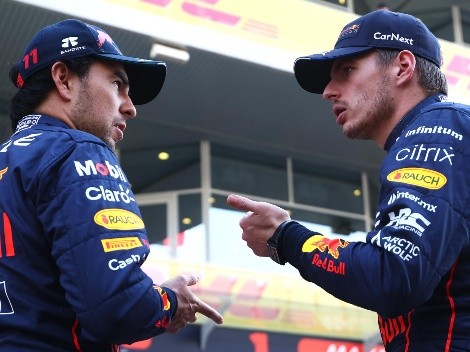 La foto de Checo Pérez junto a los pilotos que lo muestra distanciado de Verstappen
