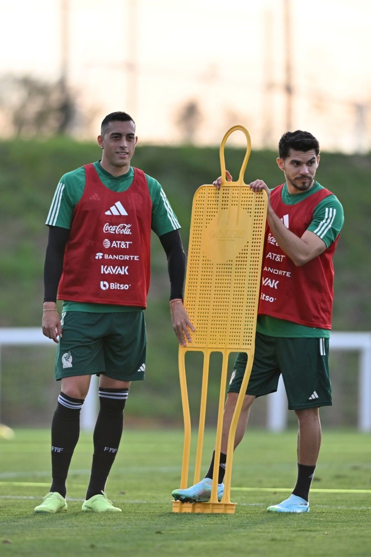 Funes Mori y Henry Martin luchan por la titularidad ante Polonia. Créditos: Imago7
