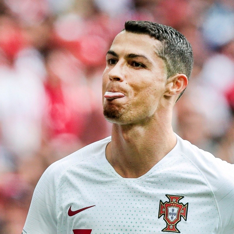 Cristiano Ronaldo 'bota lenha na fogueira' e diz que jogaria nos