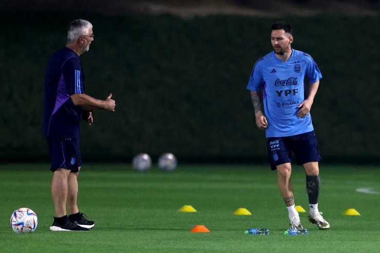 Messi entrenó de manera diferenciada previo al debut. Créditos: Getty Images