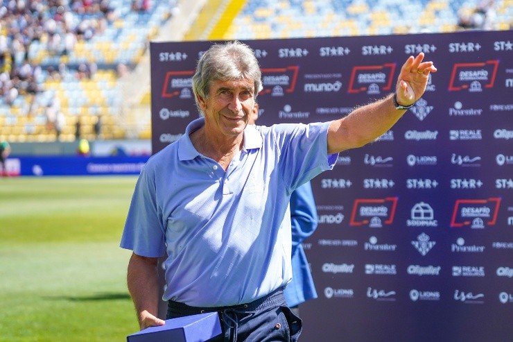 Pellegrini fue galardonado previo al partido | Foto: Guillermo Salazar 