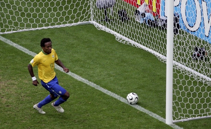 Zé Roberto jugando con la Selección de Brasil (Getty Images)