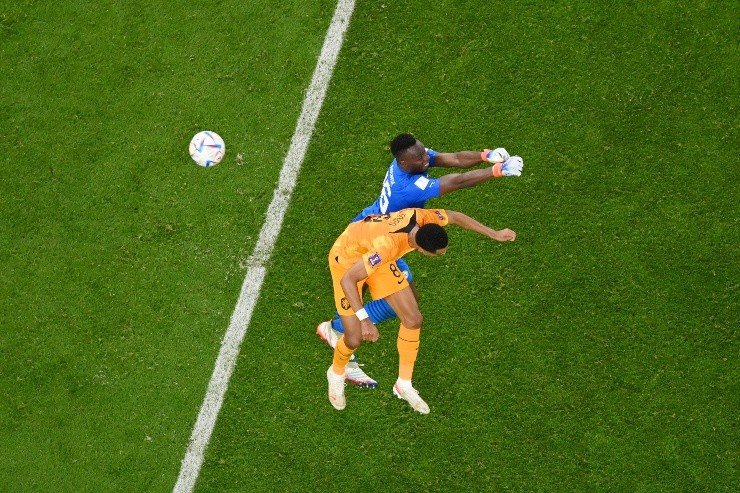 Gakpo anticipó a Mendy tras un buen centro de Frenkie de Jong. (Getty Images)