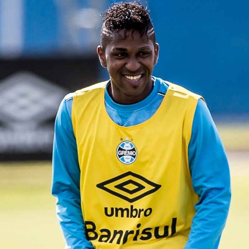 Bolaños volta à Am. Sul e salário 'choca' Grêmio em clube fora da Libertadores