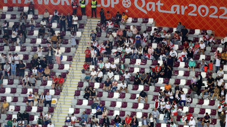 Asientos vacíos en estadios de Qatar.