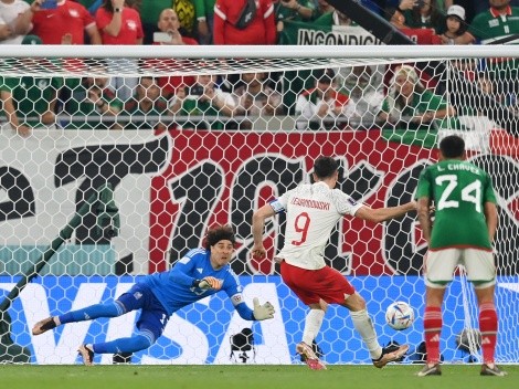 VIDEO | Ochoa le detiene el penal a Lewandowski