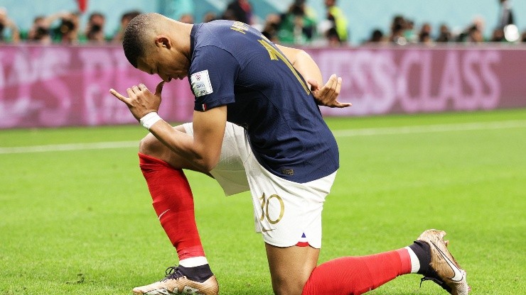 Festejo de gol de Kylian Mbappé.