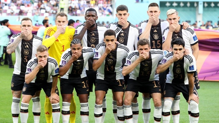 La sorpresiva forma en que los jugadores de Alemania posaron antes del duelo con Japón.