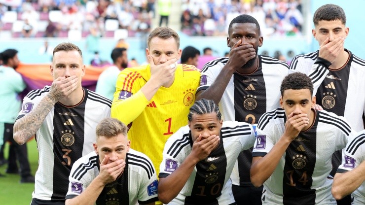 ¿Por qué los jugadores de Alemania se taparon la boca en la foto?