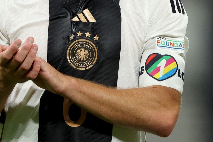 Alemania y el brazalete prohibido por FIFA