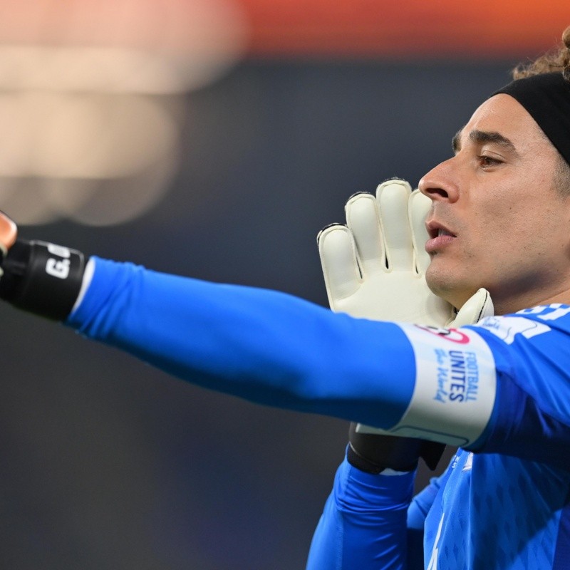 Memo Ochoa confesó el secreto para atajar el penal a Robert Lewandowski