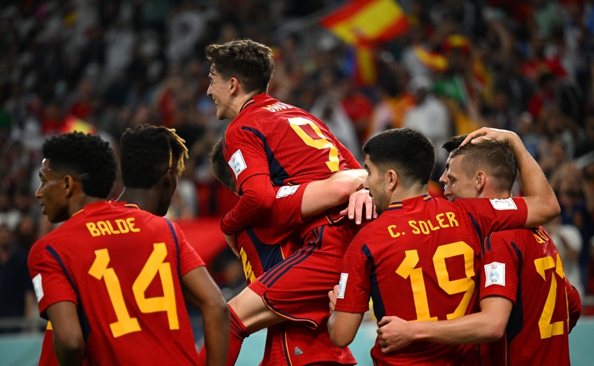 Perrone: Em goleada, Espanha mostra o futebol mais bonito da Copa