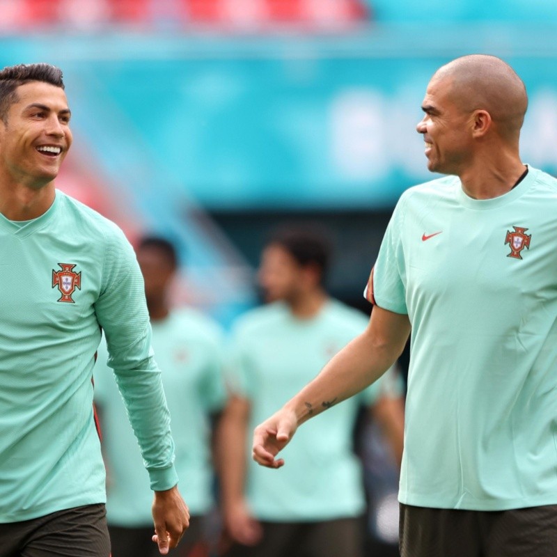 VIDEO | CR7 dibujó a Pepe y tuvo un ataque de risa el mostrarle el resultado