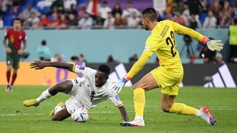 Iñaki Williams casi deja en ridículo a Diogo Costa.