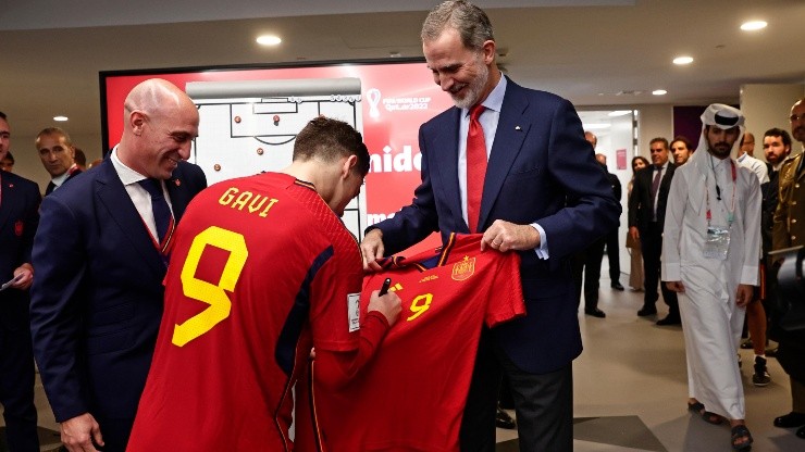 Rey Felipe VI y jugadores de España.