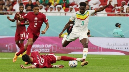 Qatar marcó primer gol en un Mundial, pero no le alcanzó y perdió con Senegal