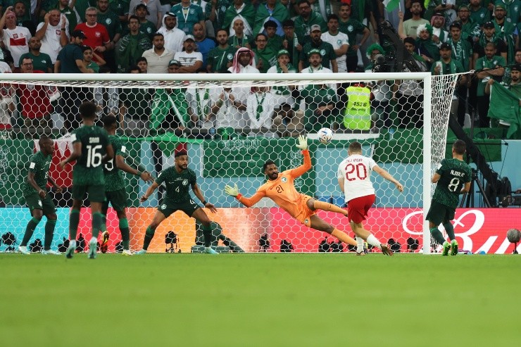 Zielinski fusiló a Al-Owais (Getty Images)