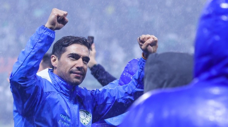 “Ele bateu o pé”; Torcedores do Palmeiras acompanham situação de VP ‘de camarote’ e postura de Abel Ferreira vem à tona