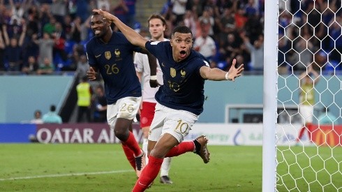 Francia ganó con doblete de Mbappé y avanzó a octavos