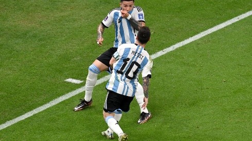 Enzo Fernández se abraza con Messi en Qatar, luego de la súplica hace 6 años al ídolo de Argentina.