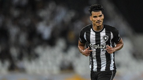 Foto: Thiago Ribeiro/AGIF - Danilo Barbosa não viaja com o elenco do Botafogo