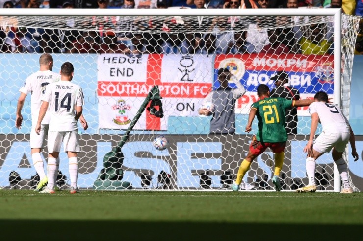 Tras un tiro de esquina, ganaron en el primer palo y Castelletto apareció sin marca en el segundo (Getty Images)