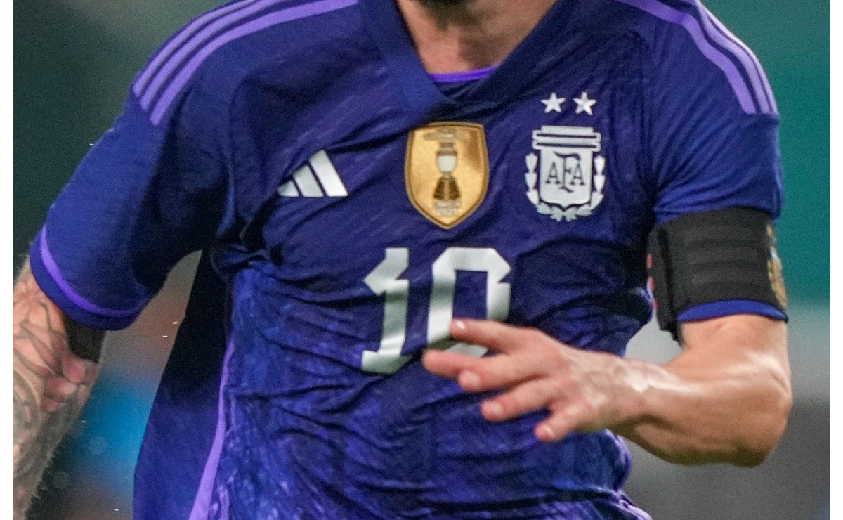 Dlaczego Argentyna nosi fioletowe koszulki przeciwko Polsce?