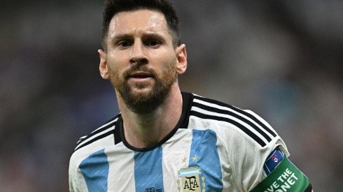 Stuart Franklin/Getty Images/ "Você tem que..."; Zagueiro da Polônia que já levou 5 x 0 de Messi revela como parar camisa 10 da Argentina.