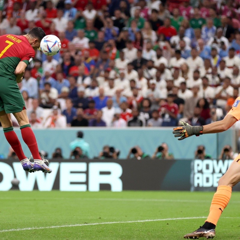 ¿La tocó Cristiano? El gol con el que Portugal se adelantó ante Uruguay