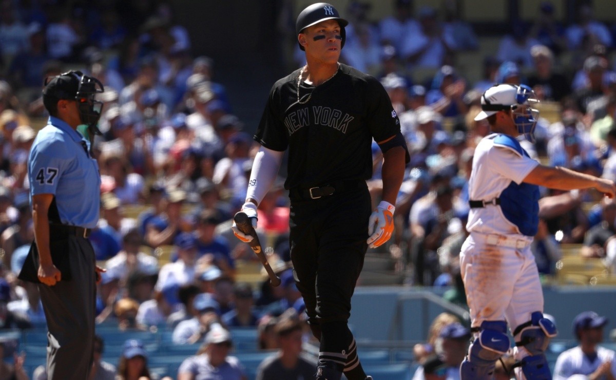 LOS ANGELES DODGERS SUÉTER DE MURCIÉLAGOS ROMANO PARA HOMBRE