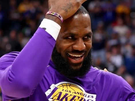 Video: Fan de Lakers ganó US$75.000 con un tiro de media cancha