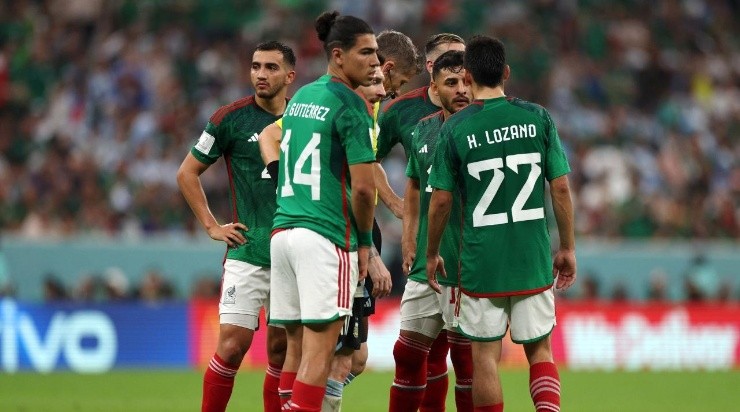 Alexis Vega, Hirving Lozano, Erick Gutierrez and Luis Chavez of Mexico look on during the FIFA World Cup (Getty Images)