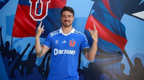 Juan Pablo Gómez ya posa con la camiseta de la U y asume el desafío: "Espero ser un aporte"