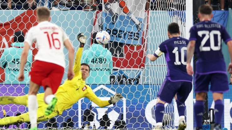 Messi pierde un penalti contra Polonia.