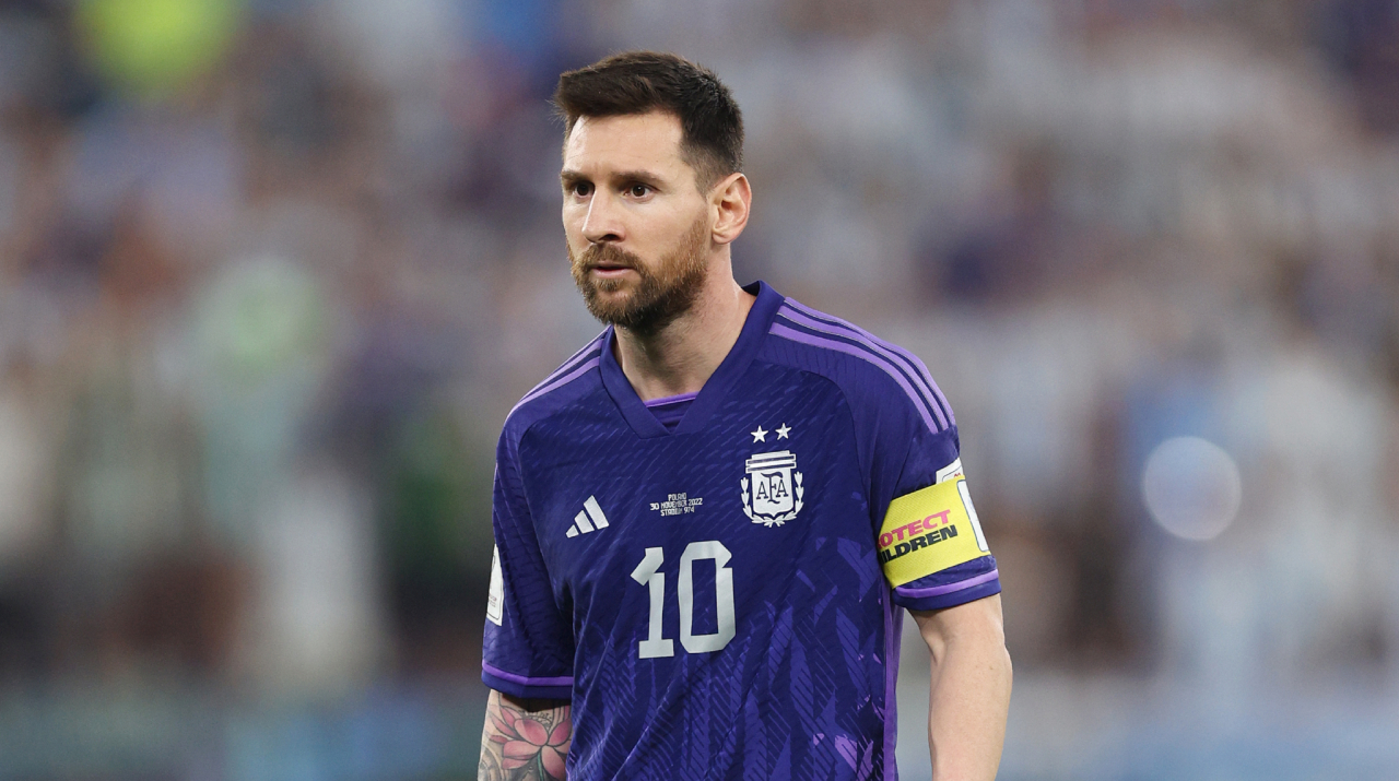 Canelo slams Messi for 'cleaning the floor' with Mexico World Cup jersey