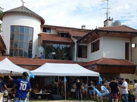 Compró la casa de Maradona en Devoto y tuvo una increíble idea para inaugurarla durante el Mundial