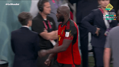 Lukaku destruye el banquillo con certero golpe tras la eliminación de Bélgica